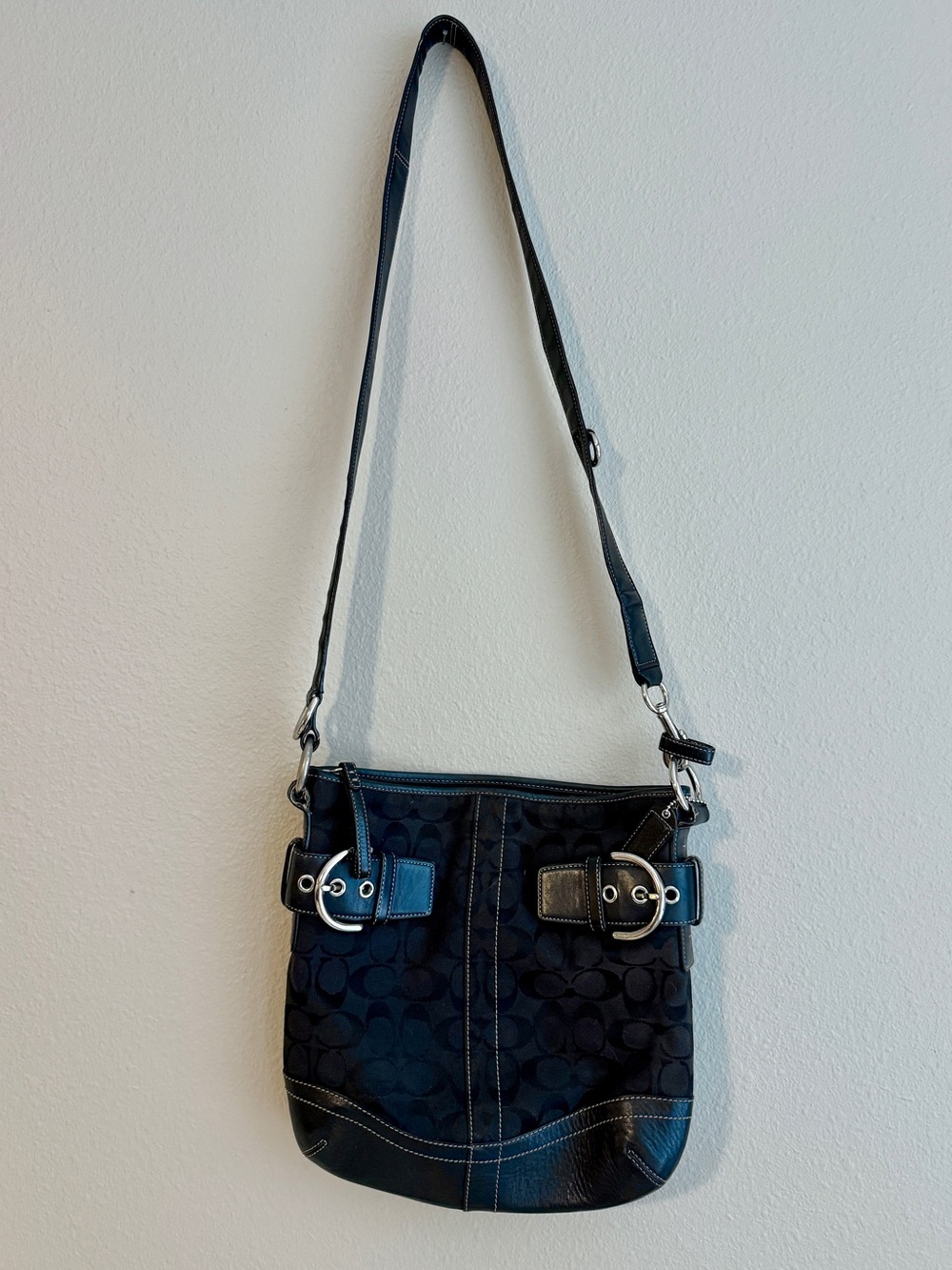 VTG Y2K COACH Soho Slim Duffle Shoulder Bag Buckle Black Signature Jacquard 3574